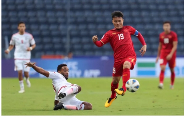 G&aacute;nh nặng của Quang Hải