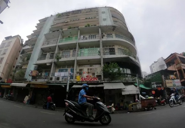 Cận cảnh chung cư phố Tây chuẩn bị &quot;biến mất&quot;