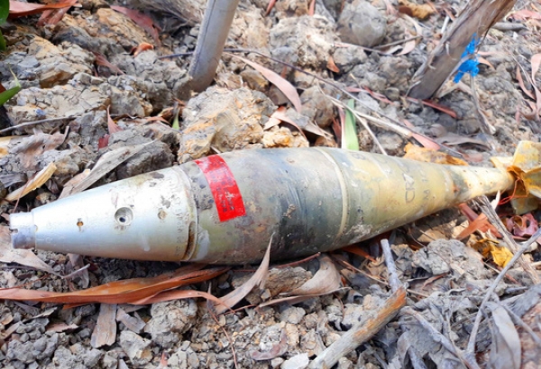 Mua c&aacute;t về x&acirc;y nh&agrave; th&igrave; t&aacute; hỏa ph&aacute;t hiện c&oacute; quả bom