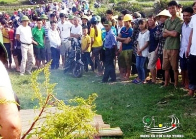 Xe tải bất ngờ tr&ocirc;i dốc c&aacute;n tử vong 2 nữ sinh 15 tuổi