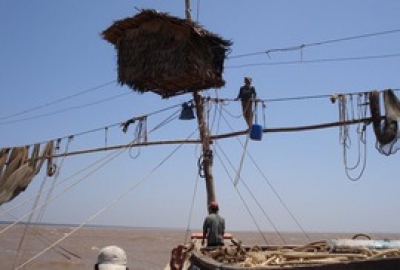 Đ&ecirc;m khuya, hoảng hốt ph&aacute;t hiện thi thể nằm trong miệng đ&aacute;y