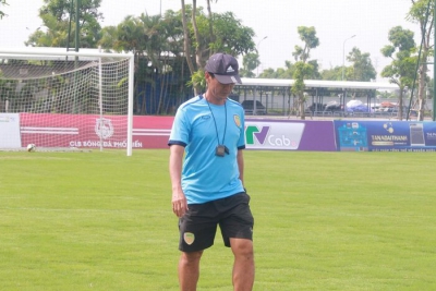 HLV Đồng Th&aacute;p n&oacute;i g&igrave; khi lứa trẻ t&agrave;i năng bậc nhất Việt Nam b&aacute;n độ?