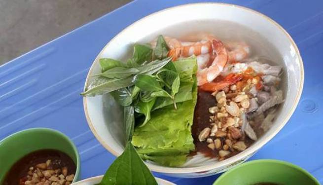 B&uacute;n gỏi d&agrave;, b&uacute;n k&egrave;n nghe lạ tai nhưng "ngon hết xảy" ở miền T&acirc;y