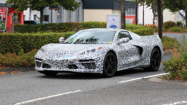 Đ&acirc;y ch&iacute;nh l&agrave; Chevrolet Corvette thế hệ kế tiếp: Đầu xe hao hao Lamborghini