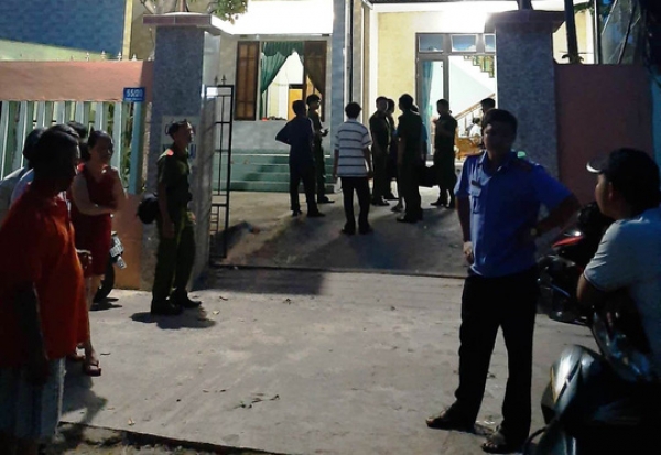 V&agrave;o nh&agrave; nghỉ, đ&ocirc;i nam nữ nghi uống thuốc trừ s&acirc;u tự tử