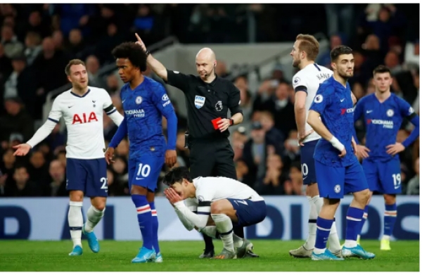 Son Heung-min bị đuổi, Tottenham gục ng&atilde; trận derby s&acirc;n nh&agrave; trước Chelsea