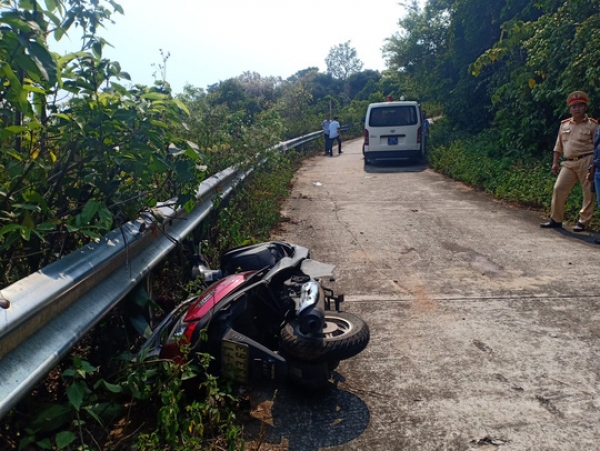 Tự g&acirc;y tai nạn khi tham quan b&aacute;o đảo Sơn Tr&agrave;, một nữ sinh vi&ecirc;n tử vong
