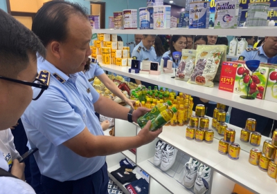 Cận cảnh “hàng thật - hàng fake” khiến người tiêu dùng bị đánh lừa