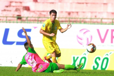 Khai mạc Giải b&oacute;ng đ&aacute; hạng Nhất quốc gia &ndash; LS 2020 Mưa b&agrave;n thắng tr&ecirc;n s&acirc;n Cao L&atilde;nh