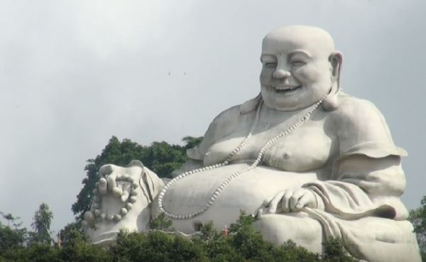 Sửa tượng Phật Di Lặc tr&ecirc;n n&uacute;i Cấm, người đ&agrave;n &ocirc;ng t&eacute; thiệt mạng