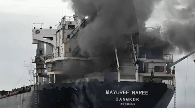 Iran siết chặt eo biển Hormuz, &ldquo;khẩu chiến&rdquo; tại Li&ecirc;n hợp quốc