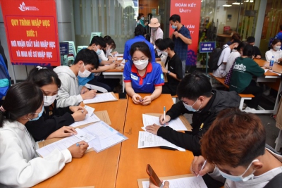 KHÔNG TĂNG HỌC PHÍ NĂM HỌC 2023 - 2024: Các trường đại học gồng mình!