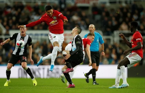 Man United gục ng&atilde; trước Newcastle