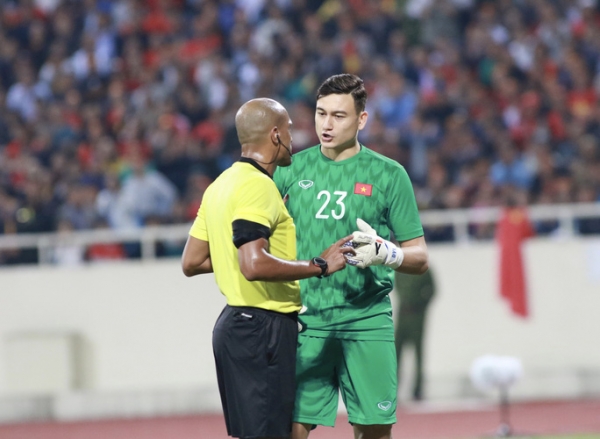 D&acirc;n mạng tranh c&atilde;i về nghiệp vụ trọng t&agrave;i trận Việt Nam h&ograve;a Th&aacute;i Lan