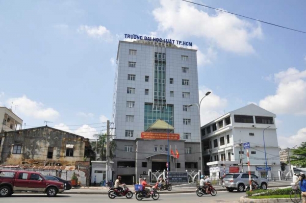 Vì sao 2 phó trưởng khoa của ĐH Luật TP.HCM nộp đơn xin từ chức?