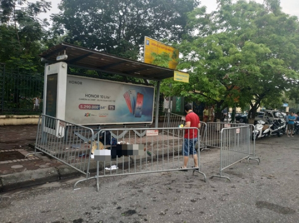 T&aacute; hỏa ph&aacute;t hiện người đ&agrave;n &ocirc;ng tử vong cạnh ba l&ocirc; ở bến xe bu&yacute;t