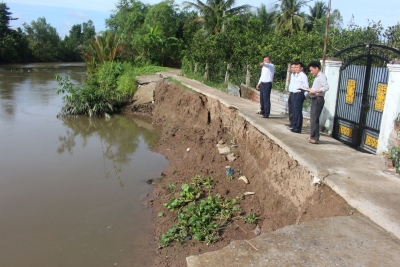 Xử l&yacute; sạt lở bờ s&ocirc;ng, bờ biển v&ugrave;ng ĐBSCL