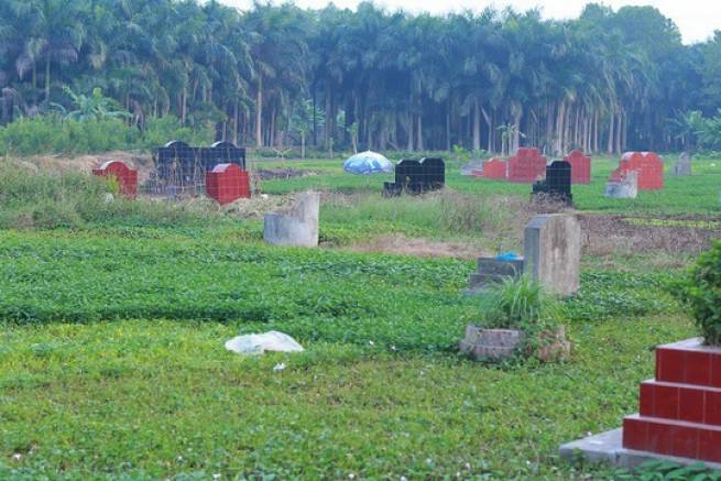 Con trai t&acirc;m thần k&eacute;o mẹ ruột l&ecirc;n nghĩa địa giết chết, v&igrave; cho rằng ma nhập