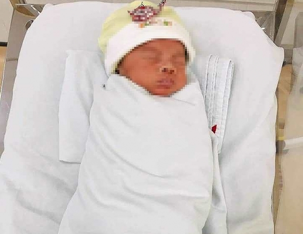 B&eacute; trai một ng&agrave;y tuổi bị mẹ đẻ bỏ lại bệnh viện Thủ Đức