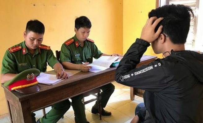 Thiếu nữ bị người y&ecirc;u d&ugrave;ng ảnh "n&oacute;ng" để tống tiền