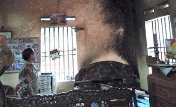 Diễn biến mới nhất vụ con g&aacute;i đổ xăng thi&ecirc;u sống mẹ đẻ