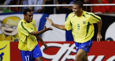 Nh&agrave; v&ocirc; địch World Cup từng thất bại thảm hại ở V.League