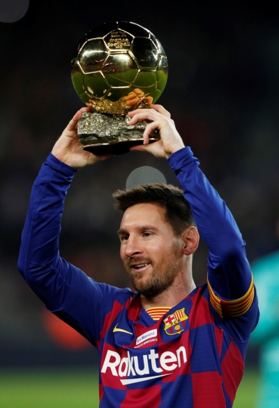 Messi n&acirc;ng "Quả b&oacute;ng v&agrave;ng", lập si&ecirc;u phẩm hat-trick ở Nou Camp