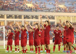 B&aacute;o ch&acirc;u &Aacute;: 'Cầu thủ Việt Nam đang l&atilde;ng ph&iacute; t&agrave;i năng ở V.League'