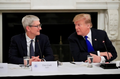 Ông Donald Trump đưa ra yêu cầu đặc biệt về iPhone với CEO Apple