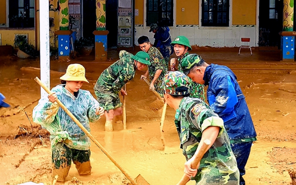 Hướng Việt đứng dậy sau lũ