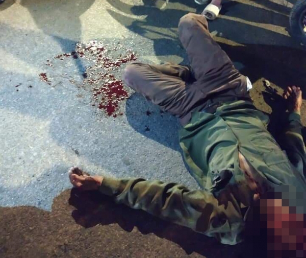 Đ&acirc;m gục b&aacute;c xe &ocirc;m giữa phố, l&aacute;i xe &ocirc; t&ocirc; biển xanh tăng tốc bỏ chạy