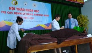 Thực hư d&ugrave;ng lửa trị bệnh