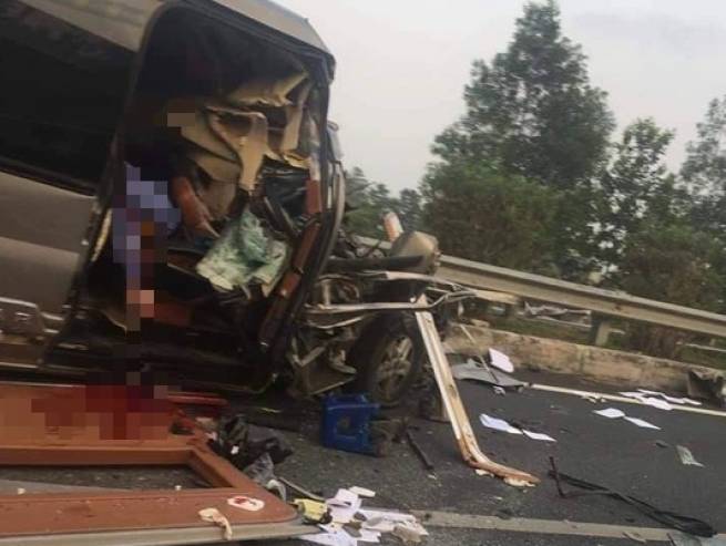 2 &ocirc; t&ocirc; t&ocirc;ng nhau kinh ho&agrave;ng tr&ecirc;n cao tốc Ph&aacute;p V&acirc;n-Cầu Giẽ, 3 người thương vong