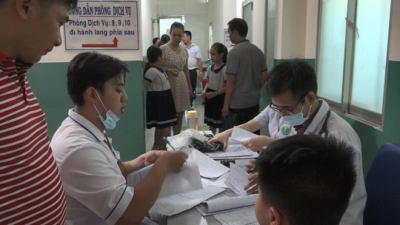 Uống trà sữa, 15 học sinh TP HCM nghi bị ngộ độc