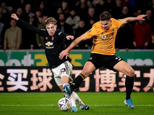 Man United sợ th&oacute;t tim Wolverhampton, Man City đại thắng FA Cup