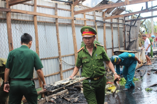 Nổ b&igrave;nh gas, qu&aacute;n nhậu tr&acirc;u hầm sả ra tro