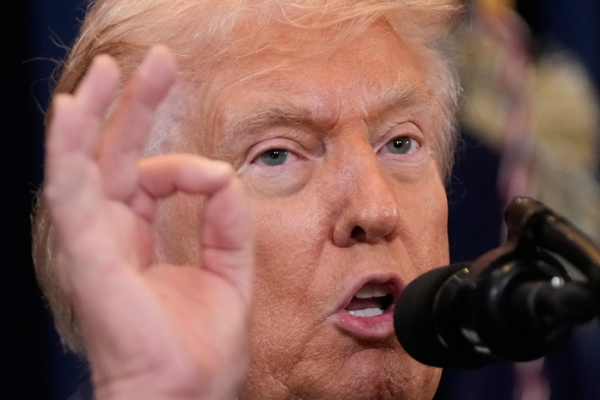 Tổng thống Donald Trump cảnh b&aacute;o &ldquo;sốc&rdquo; NATO