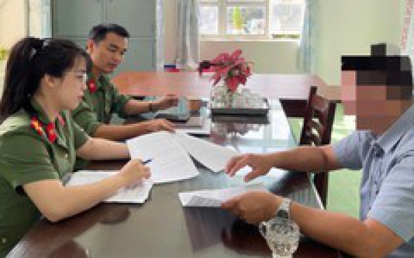 B&igrave;nh luận v&ocirc; căn cứ tr&ecirc;n Facebook, người đ&agrave;n &ocirc;ng bị phạt 5,5 triệu đồng