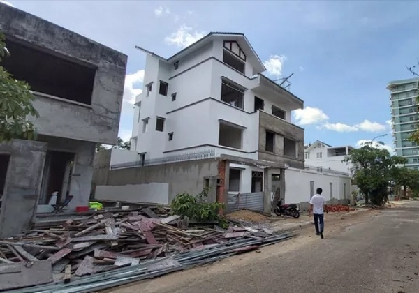 Chơi chi&ecirc;u, l&agrave;m liều khi b&aacute;n đất