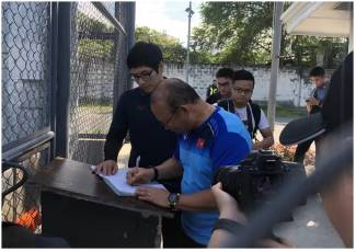 U22 Việt Nam n&iacute;n thở "luyện c&ocirc;ng" trong v&ograve;ng v&acirc;y an ninh Philippines