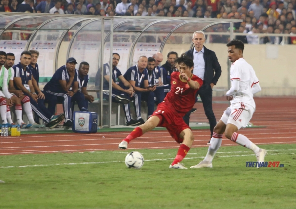 Van Bakel: 'Chanathip mới l&agrave; người phải sợ Tuấn Anh'