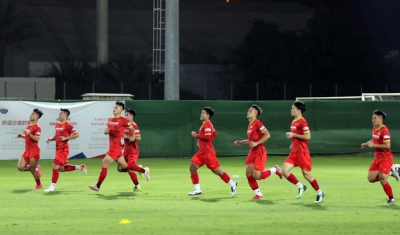 Quang Hải, Công Phượng mặc số áo &quot;lạ&quot; đấu đối kháng, Phan Văn Đức căng cơ tập riêng