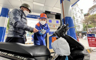 Gi&aacute; xăng dầu tăng lần thứ 4 li&ecirc;n tiếp