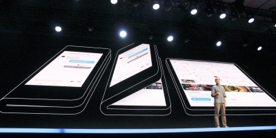 Galaxy X được Samsung &quot;úp mở&quot; trình diễn màn hình gập tại CES 2019