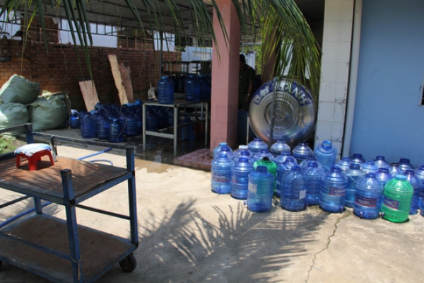 T&acirc;y Ninh: Ớn lạnh với kiểu sản xuất "nước uống tinh khiết"