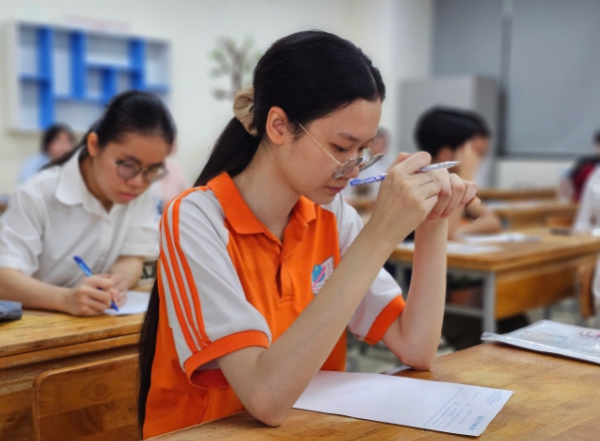 Bộ GD-ĐT c&ocirc;ng bố đ&aacute;p &aacute;n, thang điểm c&aacute;c m&ocirc;n thi tốt nghiệp THPT 2025