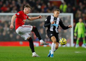 Newcastle d&acirc;ng b&agrave;n thắng, Man United ngược d&ograve;ng ngoạn mục