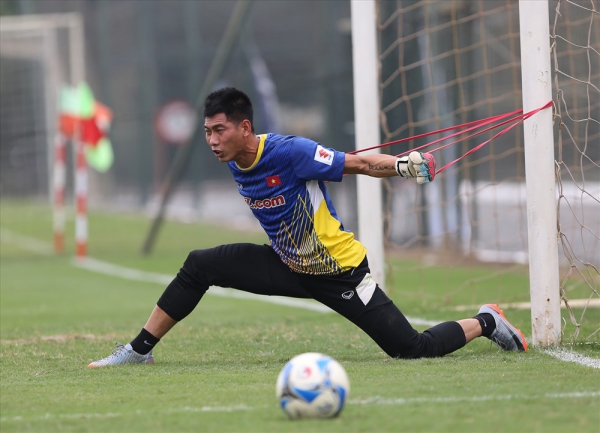 Tuyển thủ ĐT Việt Nam 'lật k&egrave;o' với CLB HAGL ở ph&uacute;t cuối