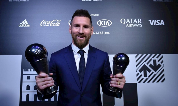 Ronaldo v&agrave; Messi 'hết cửa' tranh FIFA The Best 2020