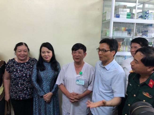 Ph&oacute; Thủ tướng: Chưa đ&acirc;u quản l&yacute; b&aacute;n thuốc lỏng lẻo như Việt Nam!